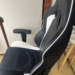 akracing ゲーミングチェアの画像