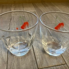 美品★1,2回のみ使用　片岡鶴太郎作　さくらんぼデザイン「さくらんぼオリジナルペアグラス」の画像