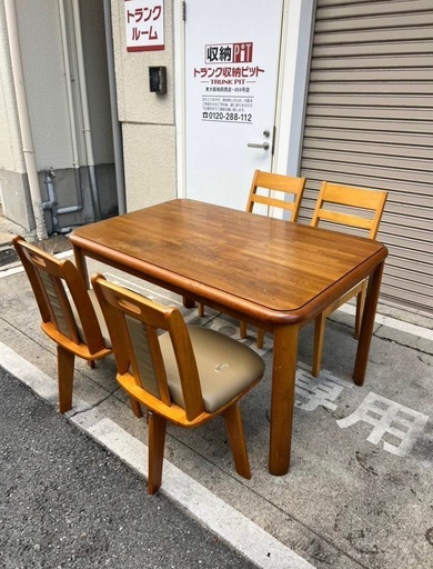 ?木製ダイニングテーブルセット（椅子4脚付き）?