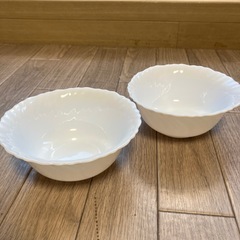 「アルコパル（Arcopal）」ブランドのミルクガラス製ボウル2個セットの画像