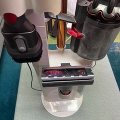 【ジャンク】ダイソン　掃除機一式　電源入らないの画像