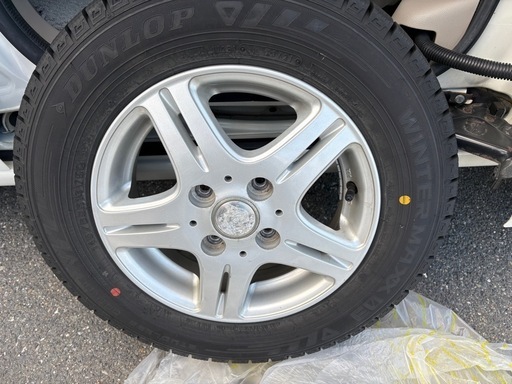 スタットレスタイヤほぼ新品，ホイル付き