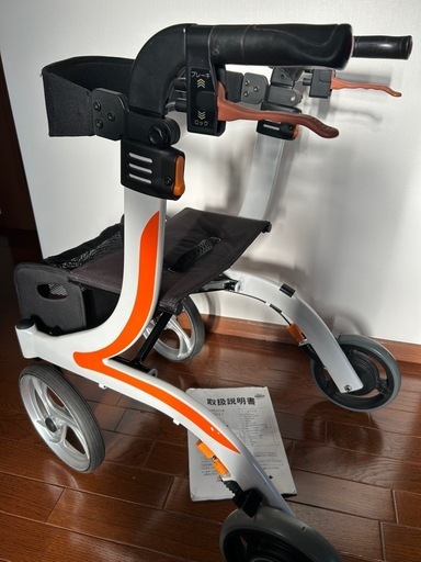 シルバーカー　四輪歩行車　ブレーキ付き　KW41 美品　カワムラサイクル