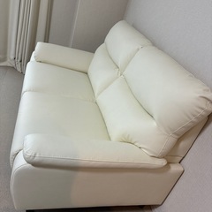 ニトリ2人掛けソファーの画像