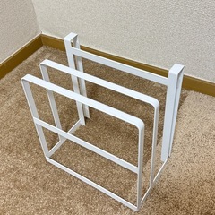 【お取引中
戸棚下まな板ホルダー】山崎実業 戸棚下まな板&布巾ハンガー タワー ホワイト 2493の画像