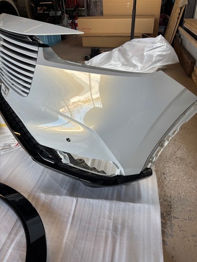 RV6 ホンダヴェゼル　フロントバンパーグリル美品