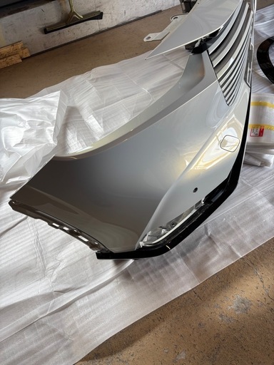 RV6 ホンダヴェゼル　フロントバンパーグリル美品