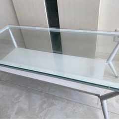 北欧系ガラステーブルの画像