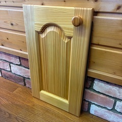 パイン材ムク扉　ドイツ輸入品　収納扉などに　　クリア塗装仕上げ品の画像