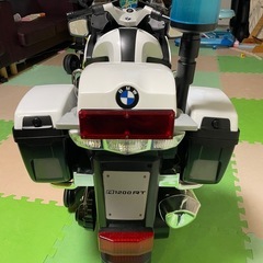 電気で動く子供用電動乗用バイク安定4輪の画像