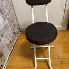 (取引が進行中)折りたたみ椅子。2個の画像