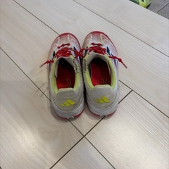 adidasトレシューの画像