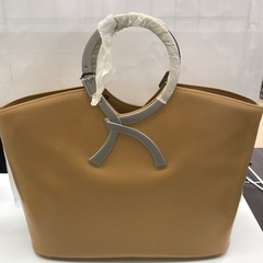 ⭐︎ドリーム2号館⭐︎ ジモティー割引 ロベルタ・ディ・カメリーノ/ハンドバッグ/レザー/ベージュ×シルバー金具の画像