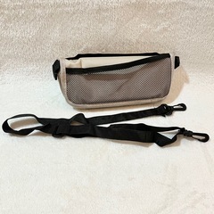 新品未使用　2つセット　軽量　折りたたみ椅子 ベージュ アウトドアチェア　持ち運び便利　ショルダー付の画像