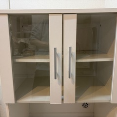 食器棚の画像