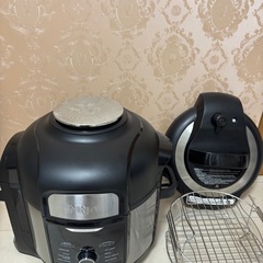 超美品⭐︎エアフライヤーと圧力鍋の画像