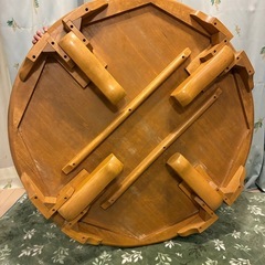丸い机の画像