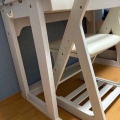 子供用勉強机とイスの画像