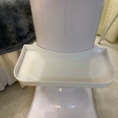 エステ機器ワゴンの画像