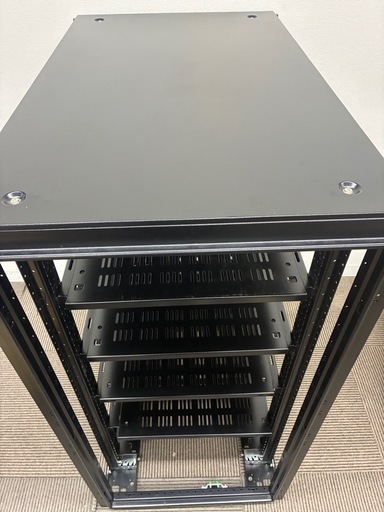 サーバーラック（高さ120cm   横96cm    奥行60cm）