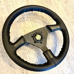 ⭐️ステアリングMOMO 35cm
の画像