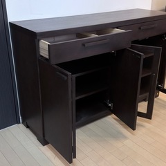 食器キャビネットの画像