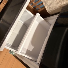 （美品2023年製）エディオン e angle 170L 2ドア冷蔵庫 ブラック 右開きの画像