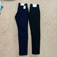 ユニクロストレッチレギンスパンツ2枚での画像