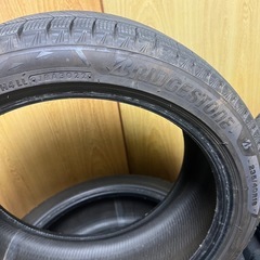 235/40r18スタッドレスタイヤbridgestoneVRX3--30週2022年製4本タイヤのみの画像