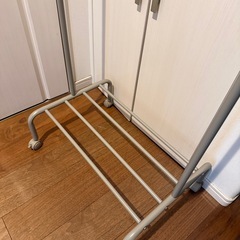 ハンガーラック　グレージュの画像