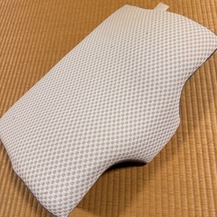 ニトリ　横向き寝がラクな枕　　の画像