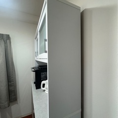 キッチン収納 食器棚 カップボード　ホワイトと木目調の画像