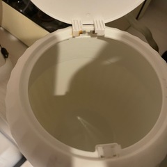 500円以上お買い上げで無料🆓小さめゴミ箱二つの画像