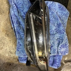 ホンダ　フィット　シャトル　GK8 GK9 純正　左右　ヘッドライトの画像