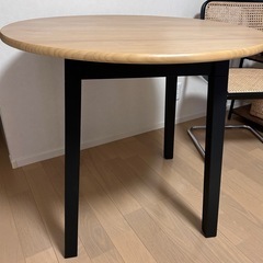 丸テーブルの画像