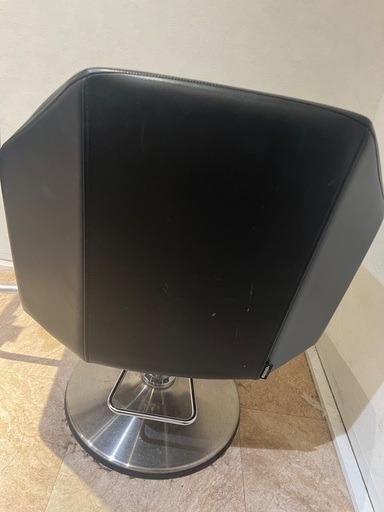 【銀座／美容室用スタイリングチェア】2脚　1脚5,000円・回転式・黒レザー