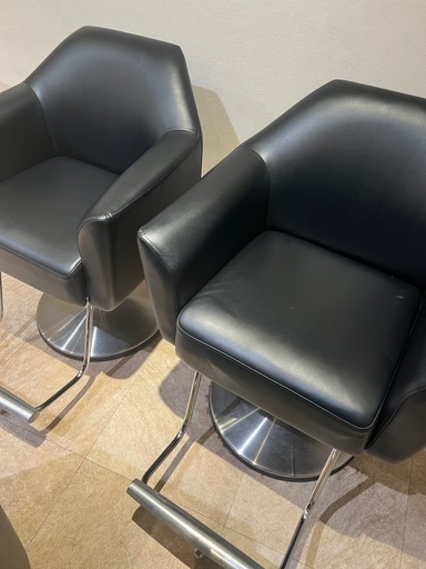 【銀座／美容室用スタイリングチェア】2脚　1脚5,000円・回転式・黒レザー