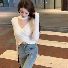 かわいい女性ニットトップス　白の画像