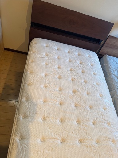 セミダブルベッド(最終値下げです) (えむ) 大牟田のベッド《ダブル 