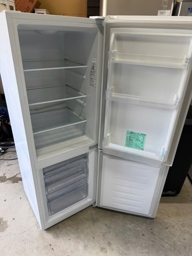 NO B901?福岡市内配送設置無料✨?ハイセンス 冷蔵庫 幅49cm 175L 一人暮らし スリム 大容量冷蔵室122L 静音 右開