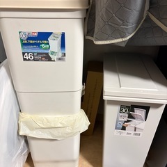 【非対面可】電子レンジ　動作品 とゴミ箱二つ(ほぼ未使用)同時引取希望の画像