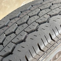 ハイエース新車外しタイヤ4本セットの画像