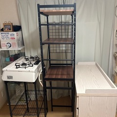 ガスコンロ、食器棚、ラック2品の画像