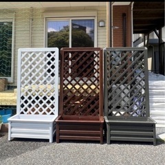  在庫整理。腐らないアルミ製　家前おしゃれ、隣家目隠し．店頭の看板スタンドできるプランター付きフェンス の画像