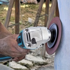 コードレス式電動ディスクグラインダー ケース付き 切断　研削　研磨の画像