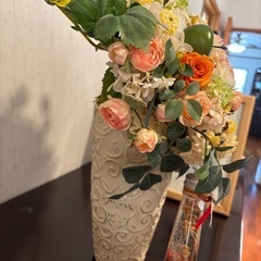 プリザーブドフラワーとハーバリウムの画像