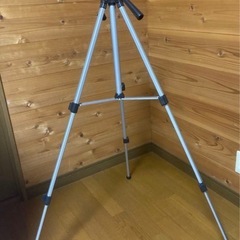 ビデオカメラ　三脚の画像