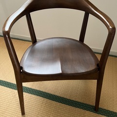 国内木製肘掛けいすの画像
