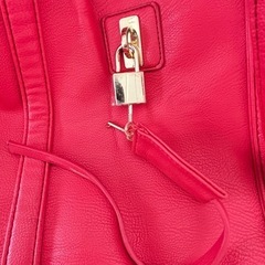赤 トートバッグ 合成皮革 中古 良品 ゴールド金具の画像