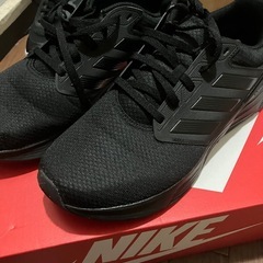 adidasとNIKEの画像